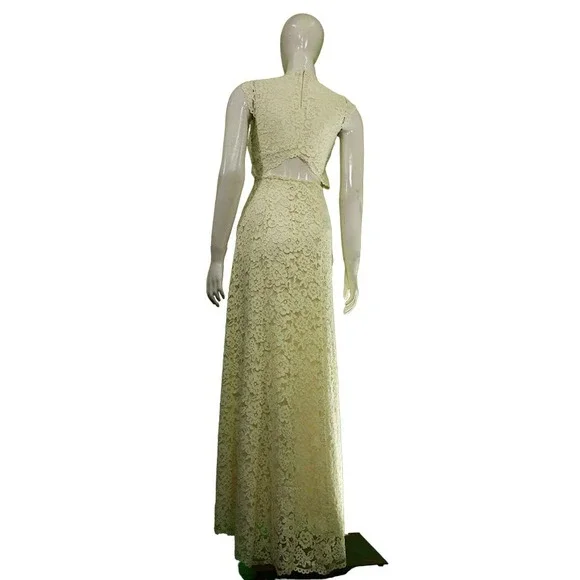 Chic 1990s Vintage Ivory Lace Maxi Dress - Embrace Retro Glamour - Picture 2 of 5